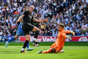 英雄联盟台服入口-包含曼城关键时刻战术微调，志在荷甲名次提升，信心回归，阵容厚度经受考验的词条