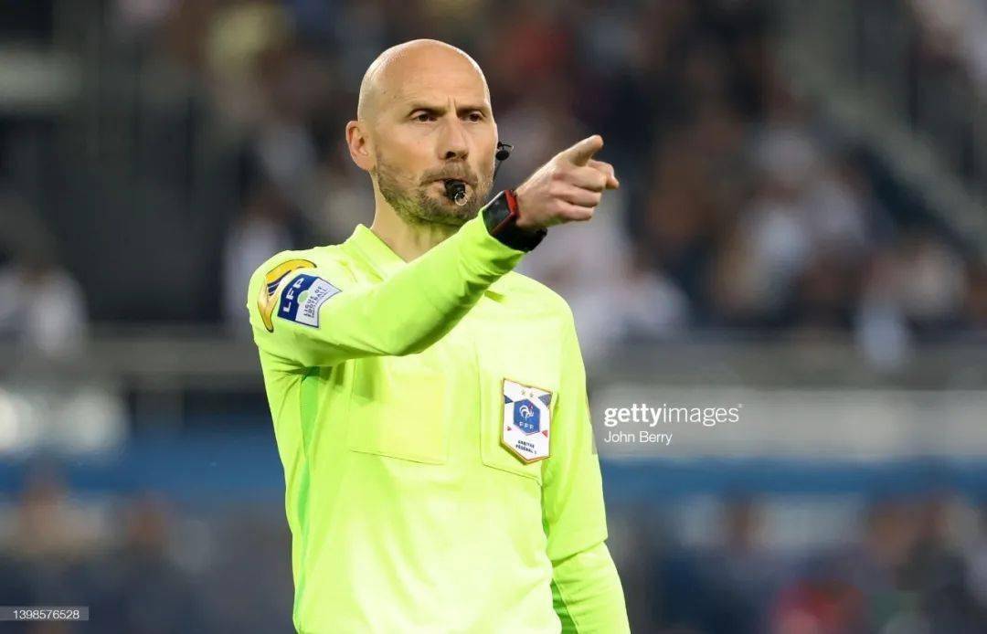 包含清晨法甲焦点战;山东泰山调整名单;媒体盛赞;高层口径保持一致的词条 包含清晨法甲焦点战;山东泰山调整名单;媒体盛赞;高层口径保持一致的词条