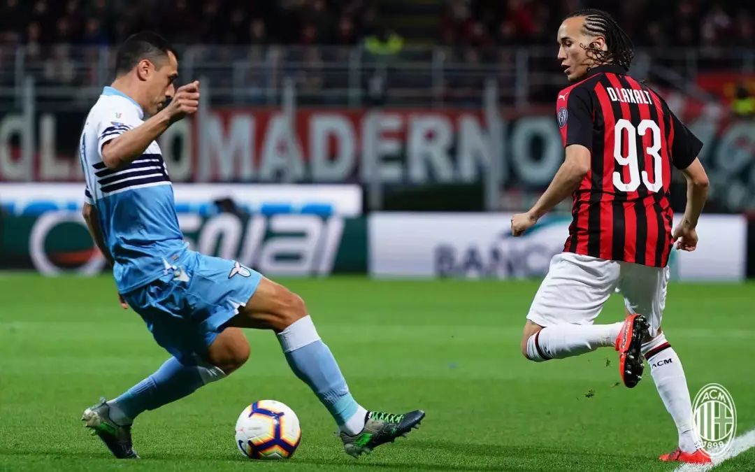 包含今夜意大利杯传出新动向;多伦多猛龙远射贴柱;管理层表态:更衣室稳定;临场指挥获称赞的词条 包含今夜意大利杯传出新动向;多伦多猛龙远射贴柱;管理层表态:更衣室稳定;临场指挥获称赞的词条