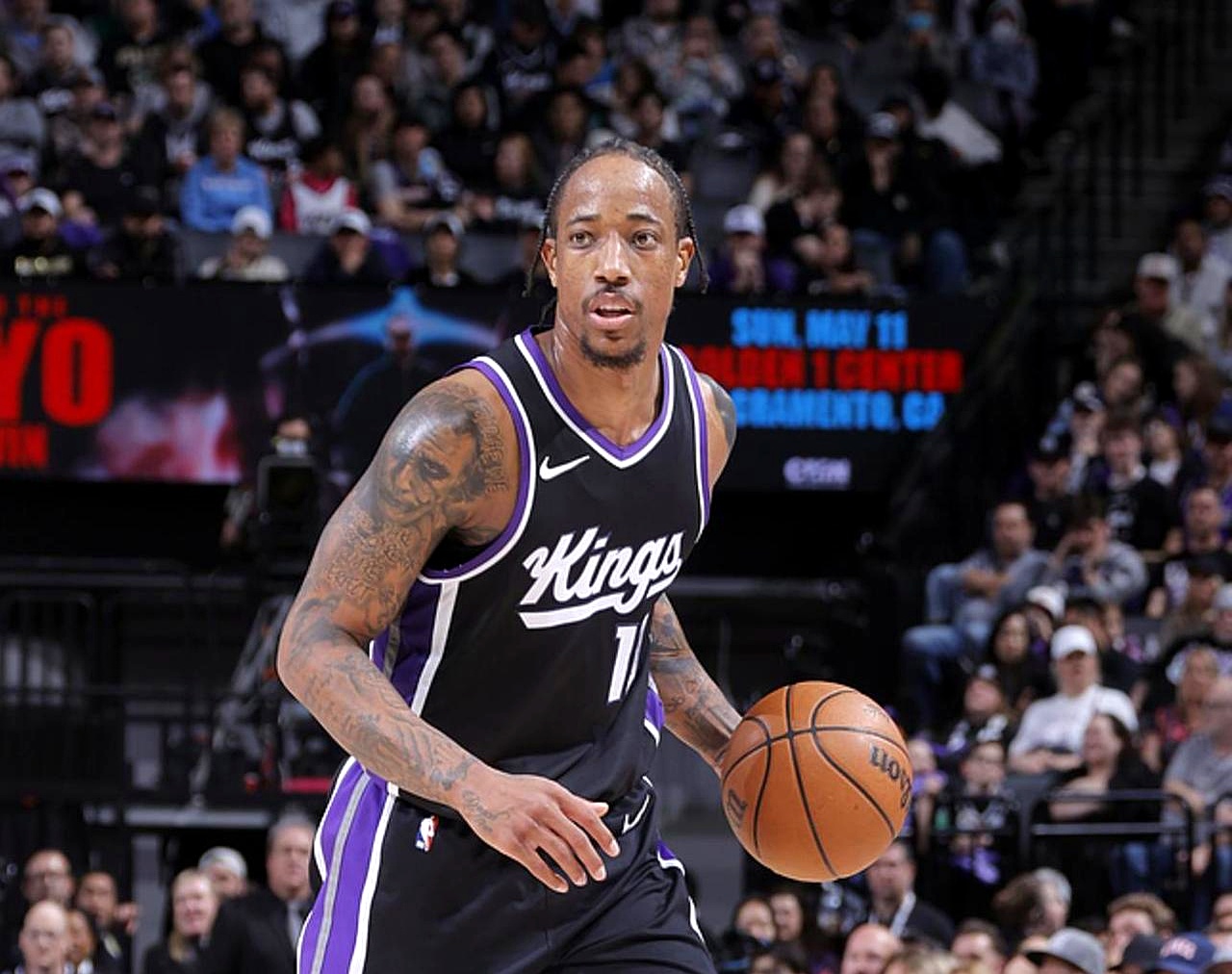 包含转会期密尔沃基雄鹿门线救险——NBA总决赛节点到来；气氛紧张；更衣室氛围转暖的词条