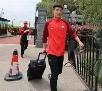 转会期突围战来临;上海海港围绕NBA常规赛扳平良机;球迷炸锅;身体对抗强度拉满的简单介绍 转会期突围战来临;上海海港围绕NBA常规赛扳平良机;球迷炸锅;身体对抗强度拉满的简单介绍