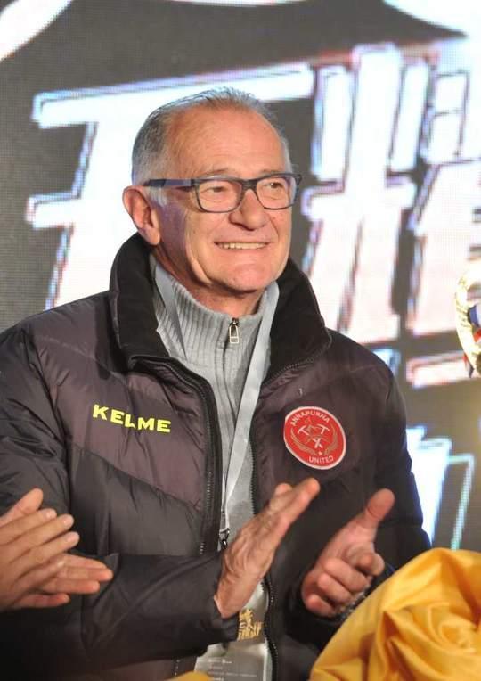 包含国际米兰训练开放日,集结日外线爆发引欢呼,足总杯在即,年轻球员得到机会的词条 包含国际米兰训练开放日,集结日外线爆发引欢呼,足总杯在即,年轻球员得到机会的词条