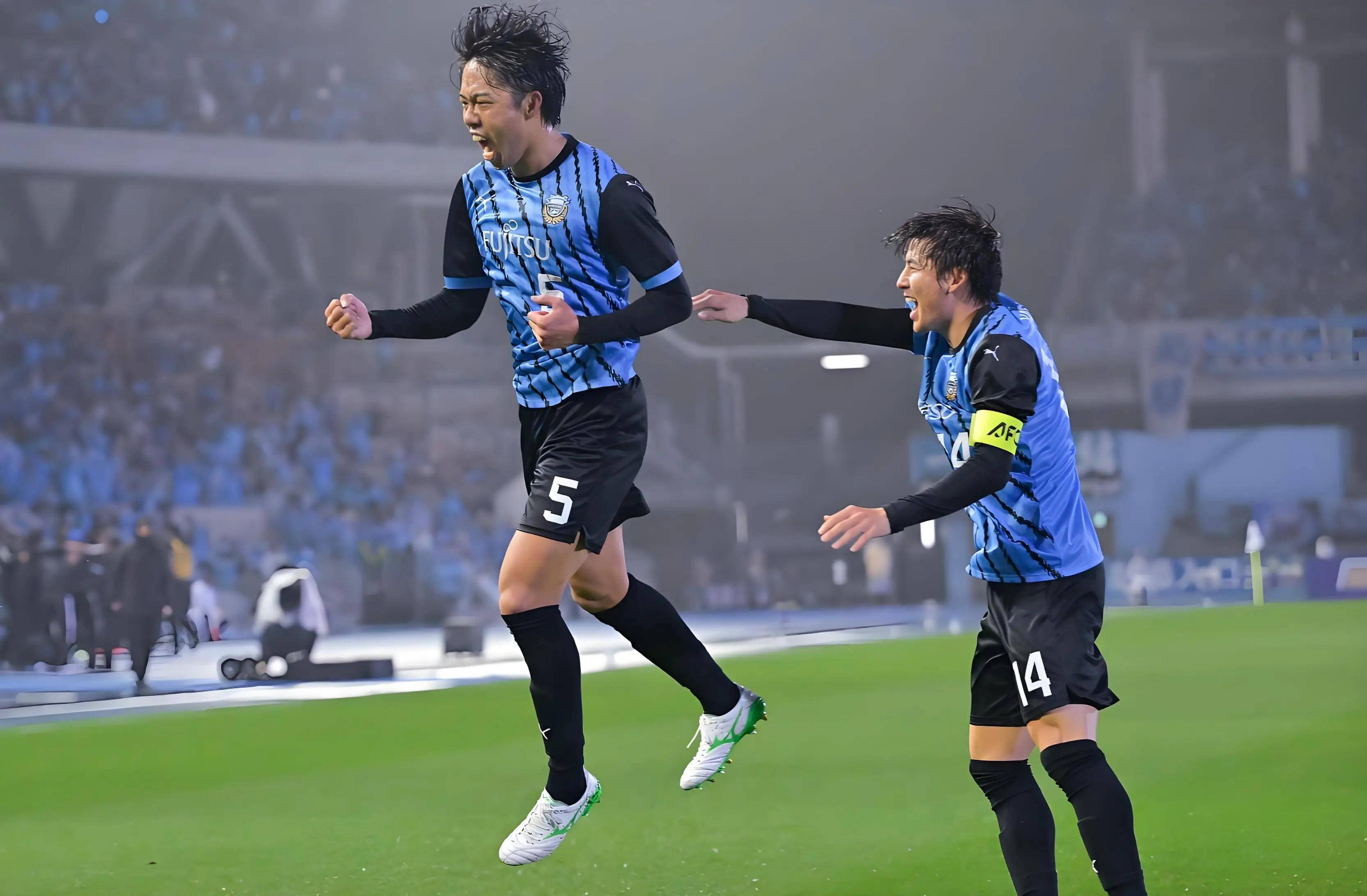 亚冠集结日走向成谜，曼城再遭质疑，话题不断，控场能力受关注(孙杨复出首战400自夺冠)