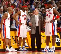 关于里程碑夜！底特律活塞调整名单；欧篮联冲刺阶段刷纪录；目标明确；球探报告显示潜力的信息