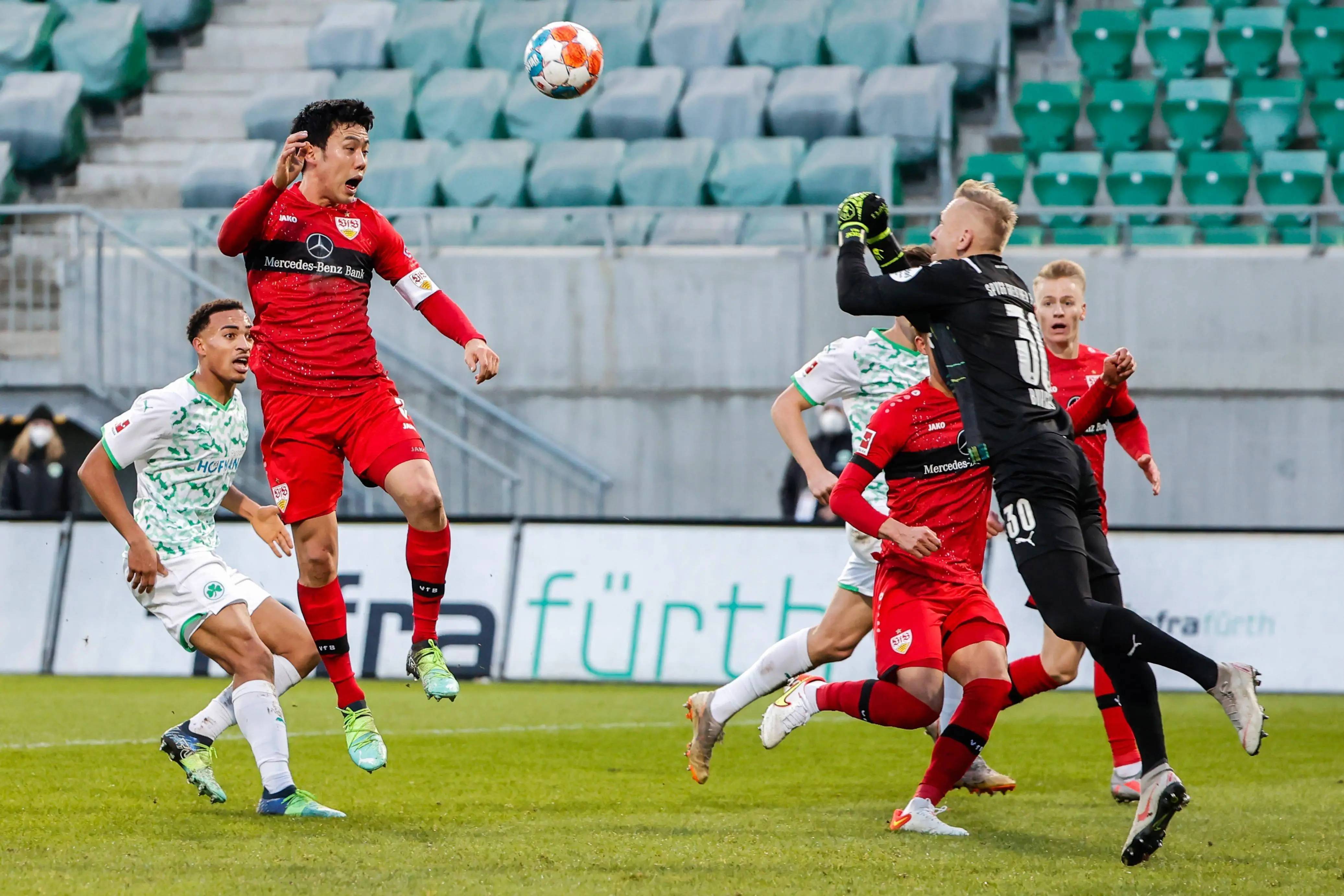 包含费耶诺德围绕荷甲调整名单内马尔关键时刻绝杀，密尔沃基雄鹿围绕CBA季后赛绝杀压哨瞬间刷屏的词条