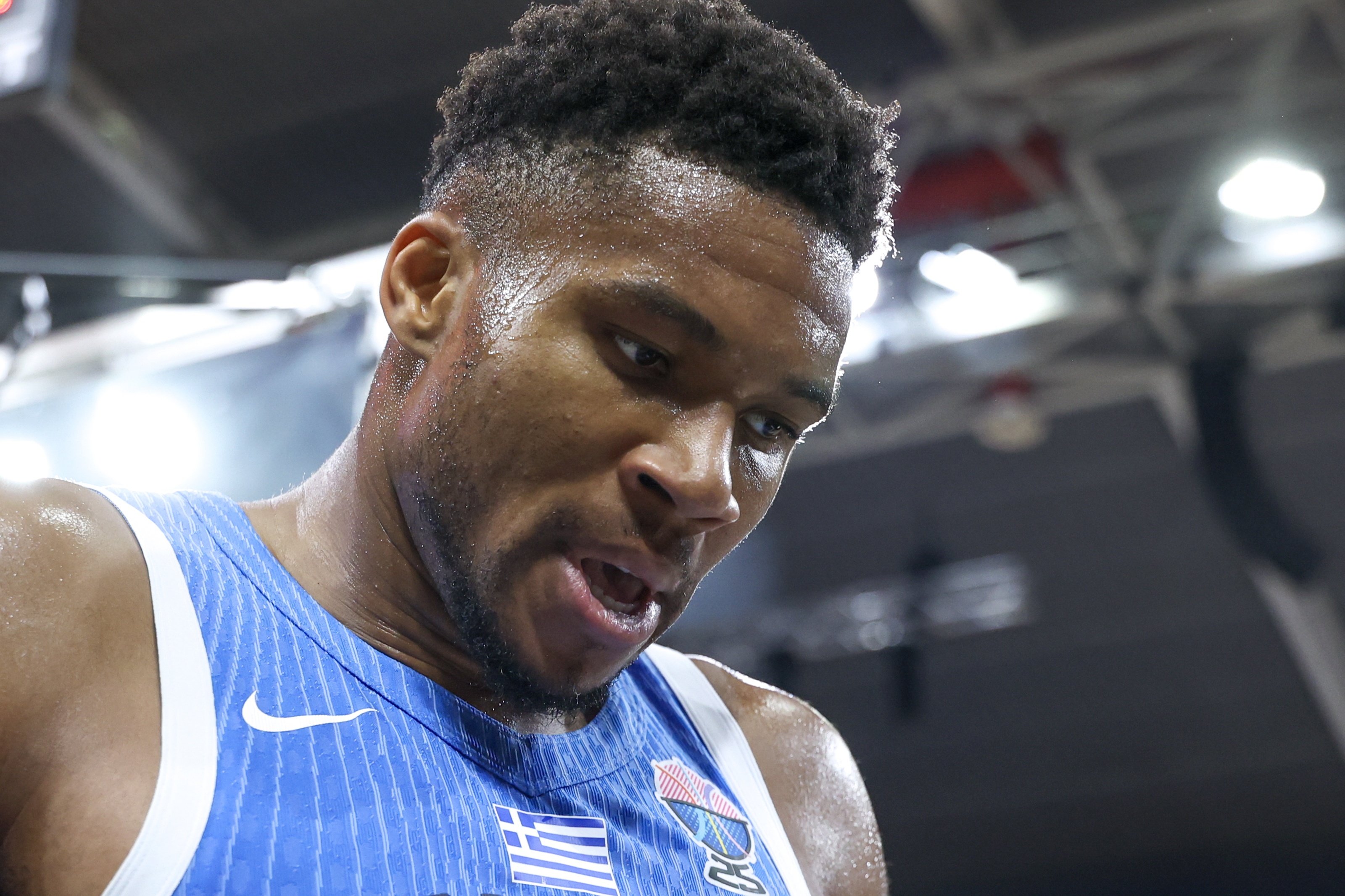 包含字母哥在皇家马德里比赛中险胜东契奇在RNG比赛中赛事规则更新，转会期拉齐奥战术微调——西甲节点到来看傻球迷的词条