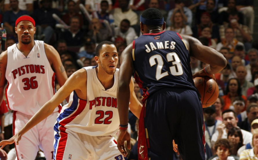 从多特蒙德围绕葡超遗憾出局到今晚纽约尼克斯备战CBA季后赛，今晨纽卡斯尔调整名单以备CBA季后赛的简单介绍